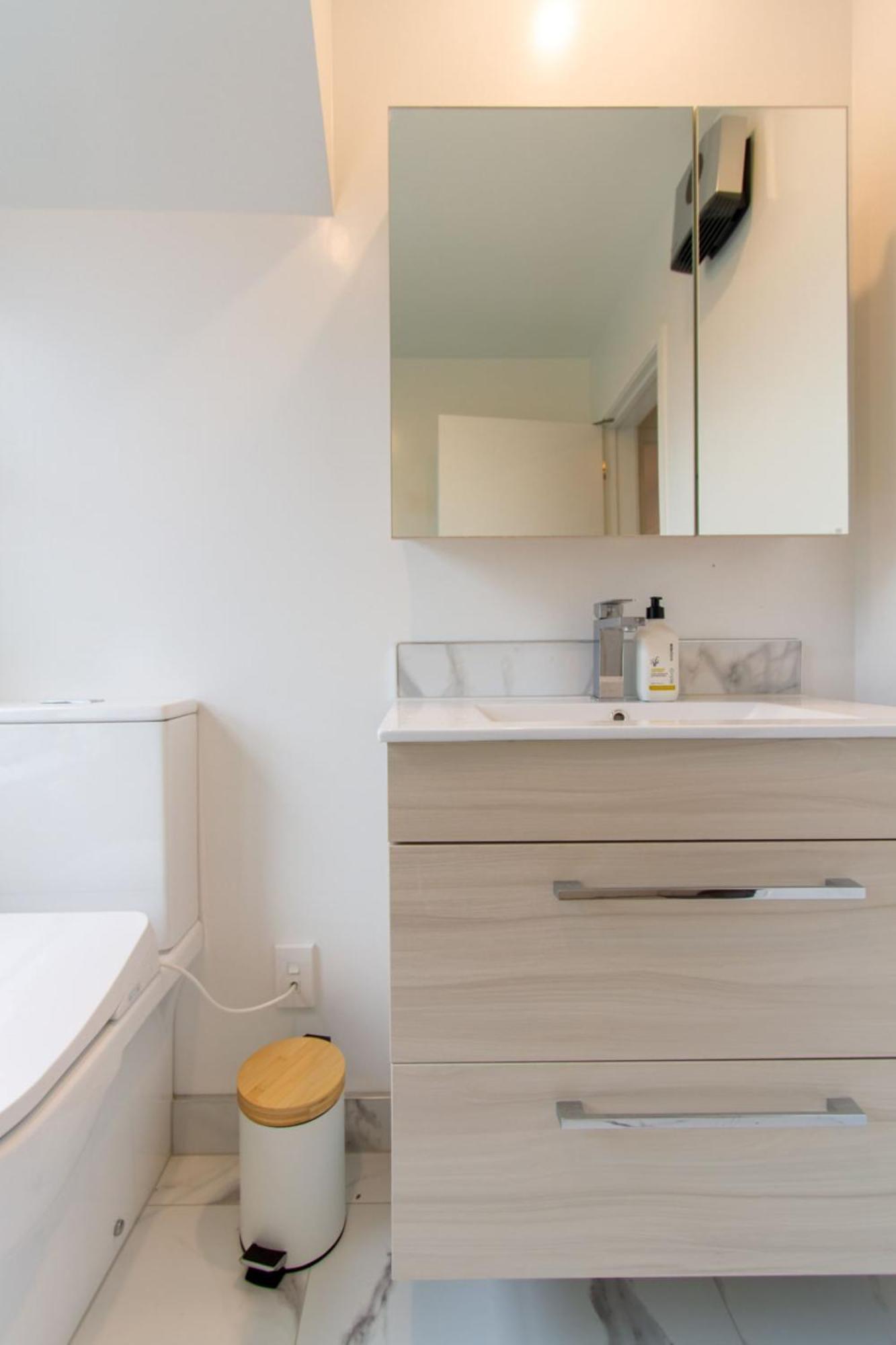 Gorgeous In Green - 2 Bed Central Oasis W/King Bed Christchurch Extérieur photo