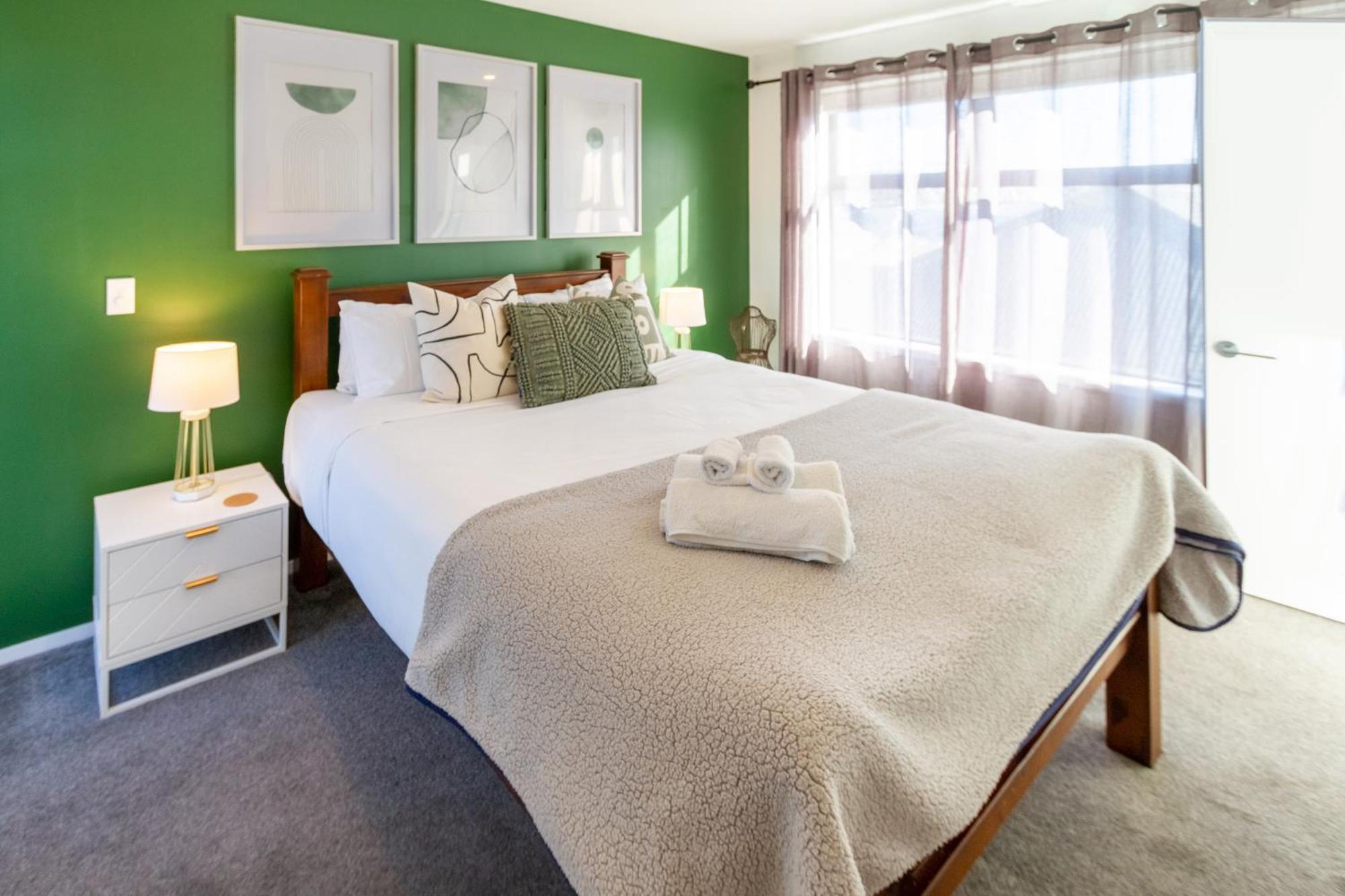 Gorgeous In Green - 2 Bed Central Oasis W/King Bed Christchurch Extérieur photo